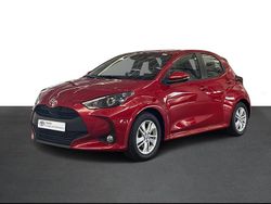 Vermelho (pintura metalizada especial) Usado 2024 Toyota Yaris Comfort | € 24.750 (Preço justo)