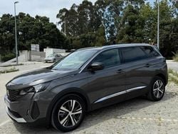 Cinzento Usado 2022 Peugeot 5008 Monovolume | € 29.000 (Preço justo)