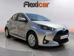 Cinza Usado 2023 Toyota Yaris Hybrid Comfort | € 23.990 (Preço justo)