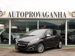 Cinza Usado 2016 Peugeot 208 Style Citadino | € 9.900 (Preço justo)