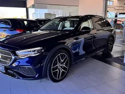 Azul Usado 2025 Mercedes E300 Carrinha | € 85.000