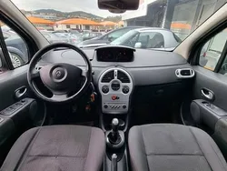 Cinzento Usado 2010 Renault Modus Monovolume | € 4.950