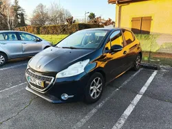 Usado 2015 Peugeot 208 Active Citadino | € 10.000 (Preço justo)