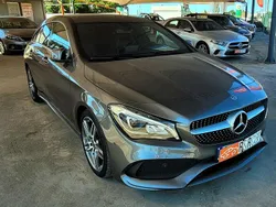 Cinza Usado 2018 Mercedes CLA180 AMG line Sedan | € 21.990 (Preço justo)