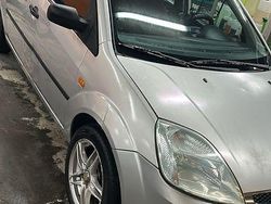 Usado 2005 Ford Fiesta Citadino | € 2.400 (Preço justo)