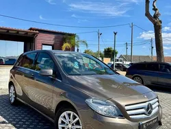 Cinzento Usado 2014 Mercedes B180 Monovolume | € 15.990 (Caro)