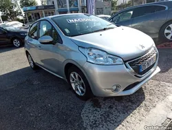 Cinza Usado 2013 Peugeot 208 Active Citadino | € 7.900 (Preço justo)