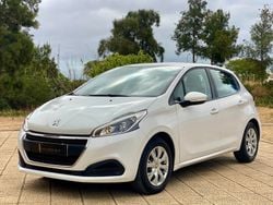 Branco Usado 2018 Peugeot 208 Signature Sky Citadino | € 11.900 (Preço justo)