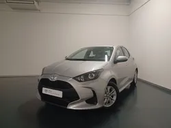 Cinzento Usado 2022 Toyota Yaris Comfort Sedan | € 16.900 (Preço justo)