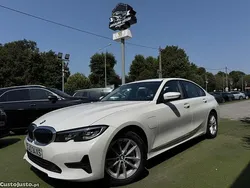 Branco Usado 2020 BMW 330e Sedan | € 27.500 (Preço justo)