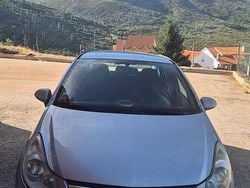 Usado 2009 Opel Corsa Sedan | € 4.000 (Preço justo)