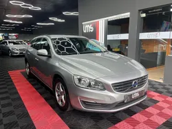 Cinzento Usado 2015 Volvo V60 Kinetic Carrinha | € 11.950 (Bom preço)