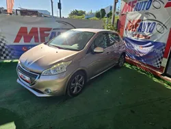 Bege Usado 2012 Peugeot 208 Allure Citadino | € 8.990 (Preço elevado)
