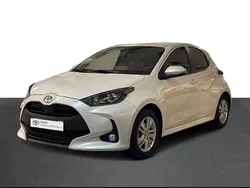 Branco (pintura metalizada especial) Usado 2024 Toyota Yaris Comfort Sedan | € 24.950 (Bom preço)