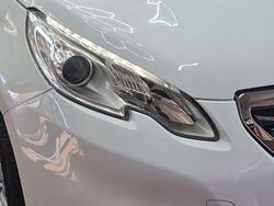 Branco Usado 2015 Peugeot 2008 Allure SUV | € 11.990 (Preço justo)