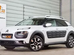 Branco Usado 2017 Citroën C4 PureTech | € 12.250 (Preço justo)