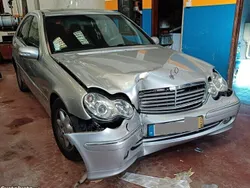 Cinza Usado 2002 Mercedes 220 | € 2.000