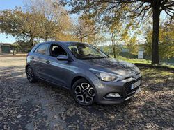 Cinzento Usado 2017 Hyundai i20 | € 10.990 (Preço justo)