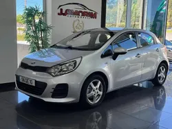 Cinza prata Usado 2015 Kia Rio | € 9.499 (Preço justo)