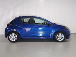 Azul (pintura metalizada) Usado 2022 Toyota Yaris Comfort Sedan | € 17.750 (Preço justo)