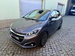 Cinzento Usado 2018 Peugeot 208 Citadino | € 8.990 (Bom preço)