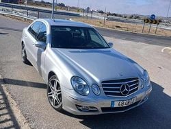 Cinzento Usado 2002 Mercedes E220 Sedan | € 7.000 (Preço justo)