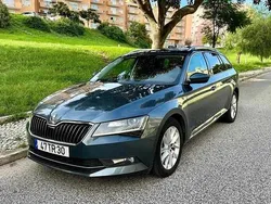 Cinzento Usado 2017 Skoda Superb Citadino | € 17.990