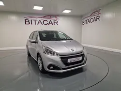 Cinzento Usado 2018 Peugeot 208 Citadino | € 9.950 (Preço justo)