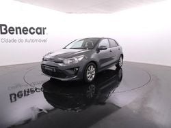 Cinzento Usado 2023 Kia Rio | € 18.450 (Preço justo)