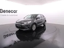 Cinzento Usado 2023 Kia Rio | € 18.450 (Preço justo)