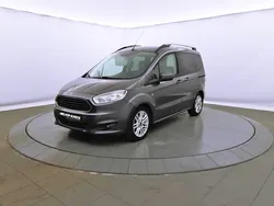 Cinzento Usado 2017 Ford Tourneo Courier Monovolume | € 10.990 (Preço justo)