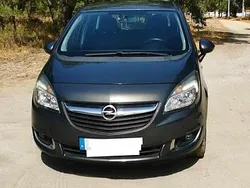 Cinzento Usado 2015 Opel Meriva Monovolume | € 8.000