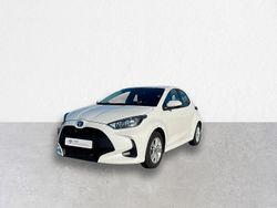 Branco (pintura metalizada especial) Usado 2023 Toyota Yaris Comfort Sedan | € 23.500 (Preço justo)