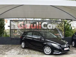 Preto Usado 2015 Mercedes B180 Style Monovolume | € 15.490 (Preço justo)