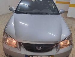 Azul Usado 2005 Kia Cerato EX Sedan | € 3.500