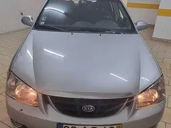 Azul Usado 2005 Kia Cerato EX Sedan | € 3.500