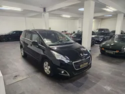 Preto Usado 2015 Peugeot 5008 Monovolume | € 10.500 (Preço justo)