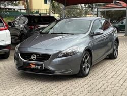Cinza Usado 2018 Volvo V40 Momentum | € 16.850 (Preço justo)