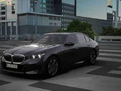 Cinzento Novo 2025 BMW 530e Shadowline Coupé | € 75.500 (Preço justo)
