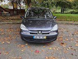 Cinzento Usado 2004 Peugeot 807 Monovolume | € 4.990