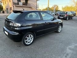 Preto Usado 2004 Seat Ibiza Reference Citadino | € 3.950 (Preço justo)