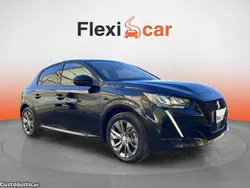 Preto Usado 2021 Peugeot e-208 Allure Citadino | € 16.490 (Preço justo)