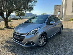 Cinzento Usado 2019 Peugeot 208 Citadino | € 12.490 (Bom preço)