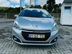 Cinza Usado 2016 Peugeot 208 Active Citadino | € 8.970 (Preço justo)