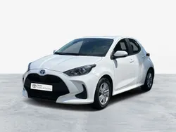 Branco (sólida) Usado 2024 Toyota Yaris Comfort Sedan | € 24.750 (Preço justo)