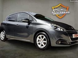 Cinza Usado 2016 Peugeot 208 Style Citadino | € 10.850 (Caro)
