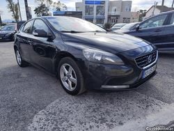 Preto Usado 2015 Volvo V40 Momentum Carrinha | € 12.900 (Preço justo)
