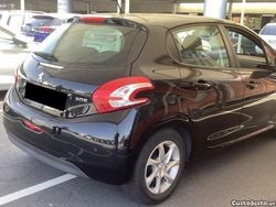 Preto Usado 2014 Peugeot 208 Active Citadino | € 7.750 (Bom preço)