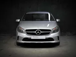 Cinzento Usado 2016 Mercedes A180 Citadino | € 17.900 (Preço justo)