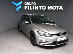 Cinzento Usado 2018 VW Golf VII Citadino | € 15.990 (Preço justo)